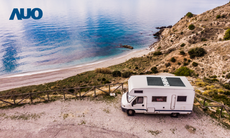 「可撓輕量化太陽光電板SunCurva」使用輕量特殊耐候型複合板取代傳統太陽能板的玻璃前板，不僅降低70%重量，每米平方僅3Kg；具有抗衝擊性能及通過電磁相容性測試，可應用於交通運輸工具，如露營車、遊艇等